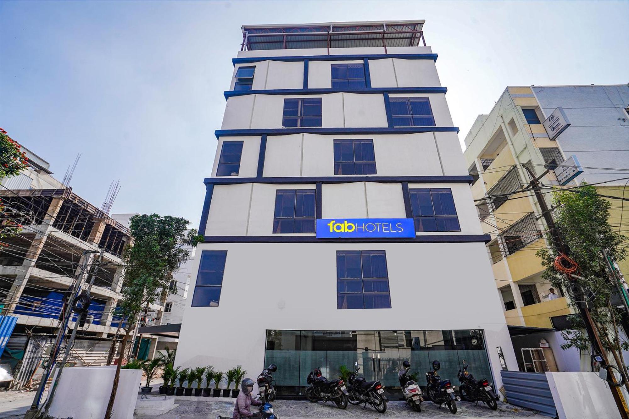 Fabhotel Prime Cloud 5 Studios Hyderabad Exterior foto